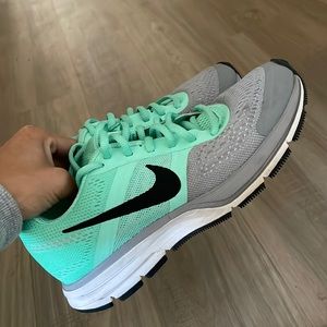 Nike Zooms - Grey/Seafoam